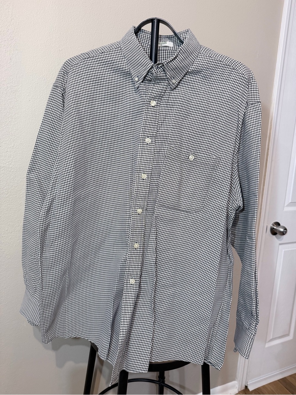 Orvis XL Button up long Sleeve black and white checkered pattern